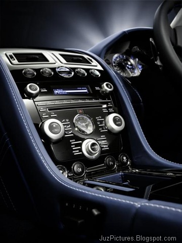[Aston Martin V8 Vantage S 34[2].jpg]