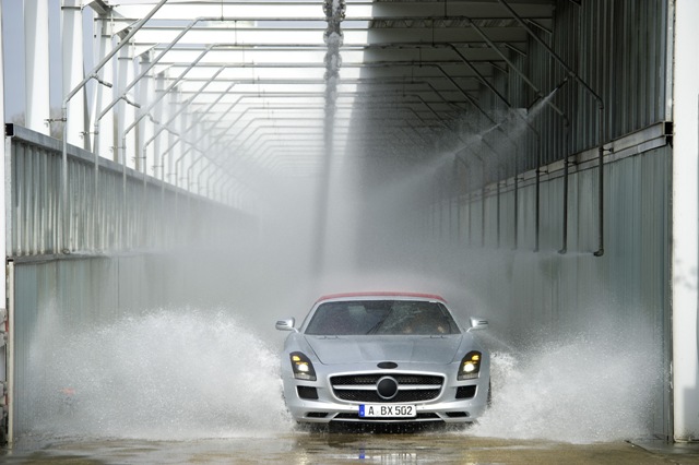 [2012 Mercedes-Benz SLS AMG Roadster 1[2].jpg]
