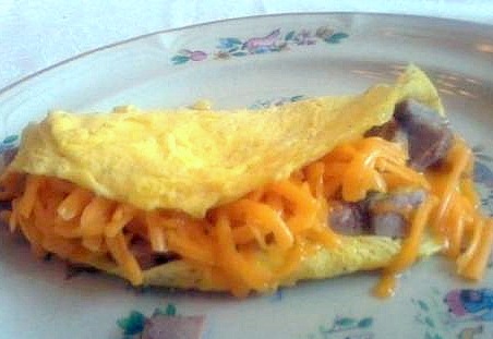 [cheddarsausageomelet3.jpg]