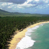 La bahía de Playa Limón con la Montana Redonda en El Cedro, Miches, Dominican Republic - http://www.rancholacueva.com