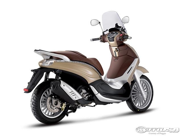 [2011-Piaggio-Beverly-300ie.jpg2011 Piaggio Scooters Picture 2 of 11[2].jpg]