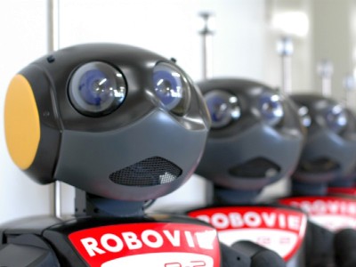 Робот Robovie-R