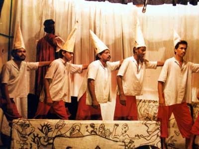 [Theruvujadha, adaptation of Badal Sircars Michil, directd by Chandradasan, for Gramavedi vallarpadam, 1987. Art Shobha Menon[3].jpg]