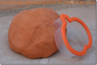 pumpkin pie spice play dough 1