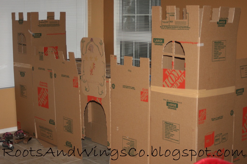 [cardboard box castle[4].jpg]