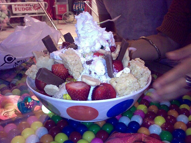 [10scoopsundae[2].jpg]