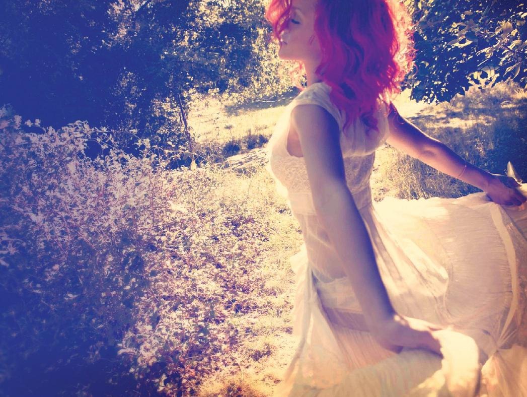 [rihanna-loud-04[12].jpg]