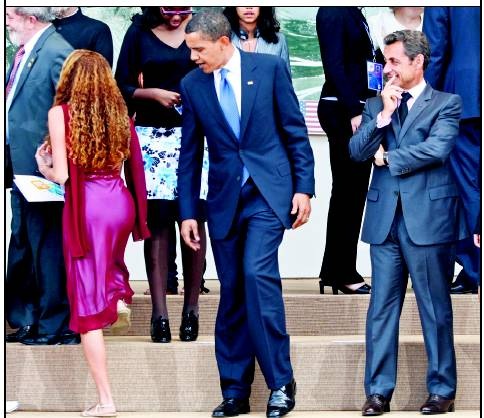 [obama and sarcozy get mesmerized[3].jpg]