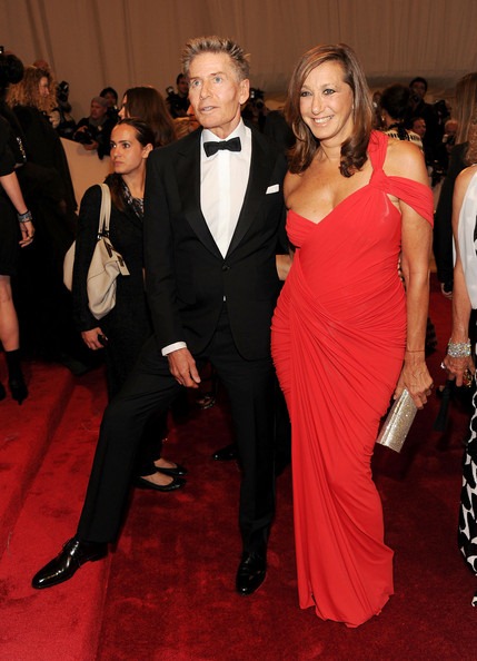 [Donna Karan, Calvin Klein in red dress at the 2011 met gala[3].jpg]