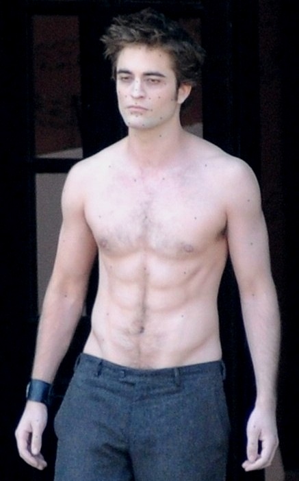 robert-pattinson-shirtless-on-set-of-twilight-new-moon-1 robert-pattinson-shirtless-on-set-of-twilight-new-moon-1