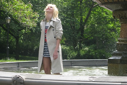 [taylor-momsen-teen-vogue-september-2009-pictures-5[4].jpg]