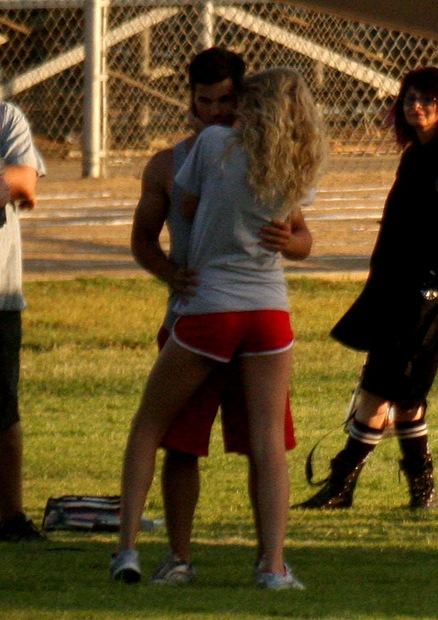 [beso taylor lautner y taylor swift 2[3].jpg]