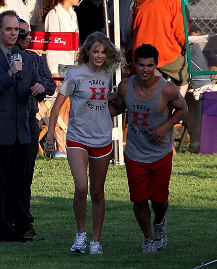 [beso taylor lautner y taylor swift 8[3].jpg]