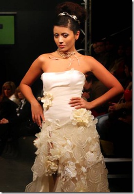 Vestidos de noiva de Cristina Lopes vestido com flores para casamento noivas Estilistas criadores de moda casamentos Portugueses 2010 casar em Portugal 2011 Vestidos de noiva de Cristina Lopes vestido com flores para casamento noivas Estilistas criadores de moda casamentos Portugueses 2010 casar em Portugal 2011