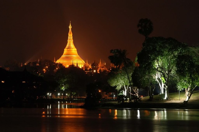 [ShwedagonPagoda[11].jpg]
