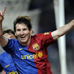 Fc barcelona 4-2 Real Zaragoza Messi se distingue par un nouveau triplé permettant au Barça de rejoindre le Real Madrid