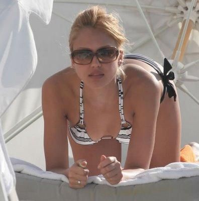 jessica alba oops