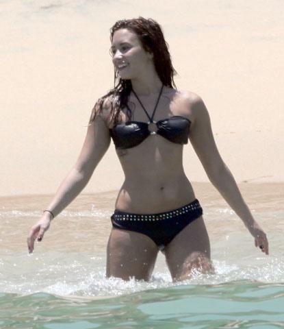 Demi+lovato+hot+pics+bikini