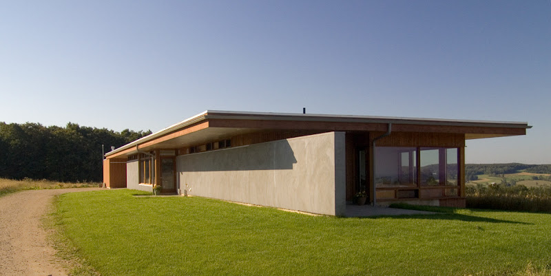 Blue-Mountian-Exterior.jpg