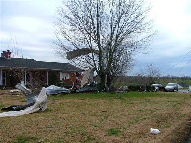 [090310-tornado-damage-02[4].jpg]