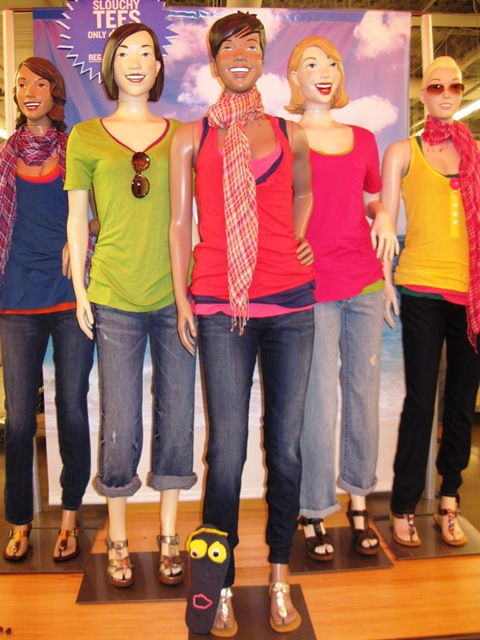 [sammy-sole-old-navy-mall-america[7].jpg]