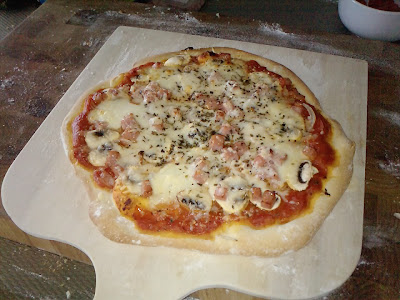 Pizza uit de oven.