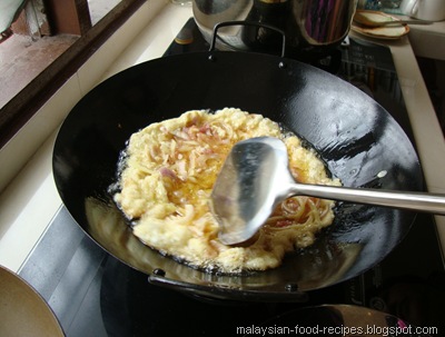Minced Meat Egg Omelette, Spread up for even thickness
