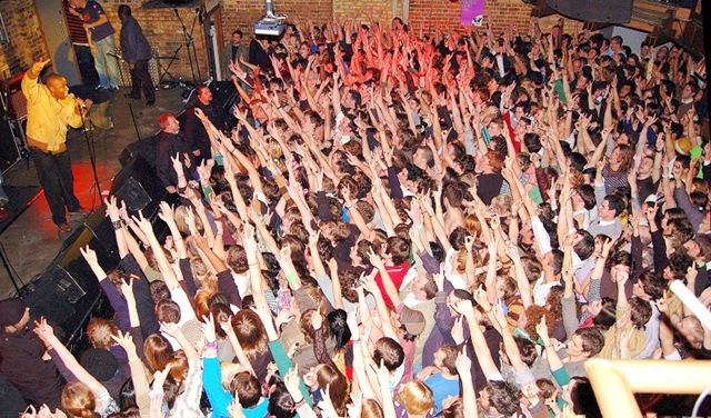 [UAF music crowd[4].jpg]