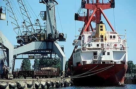 [ship in port[4].jpg]