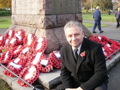 Cllr Martyn Findley with wreaths