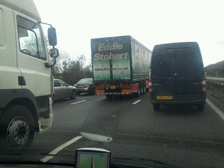 [Oldham---queuing-on-M63.jpg]
