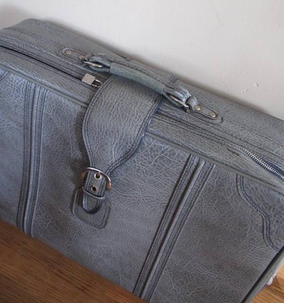 [suitcase70[4].jpg]