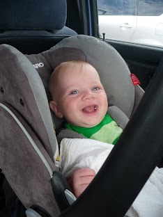Det kan godt være, at jeg smiler, men jeg kan ikke li min autostol - Se flere billeder på www.romme.nu