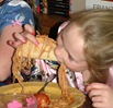 how to eat a spaghetti taco
