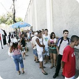 Rio de Janeiro; Brasil; Sao Januario; 05/11/2009; Futebol; Fila para compra de ingresso para o jogo Vasco x Juventude; Foto Paulo Sergio/Lancepress;;