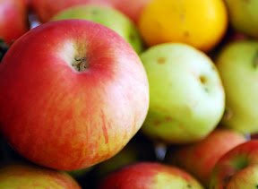 25 Foods Women Should Eat to Defy Aging Process anti aging food, apple