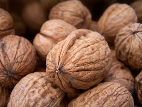 25 Foods Women Should Eat to Defy Aging Process anti aging food, walnut