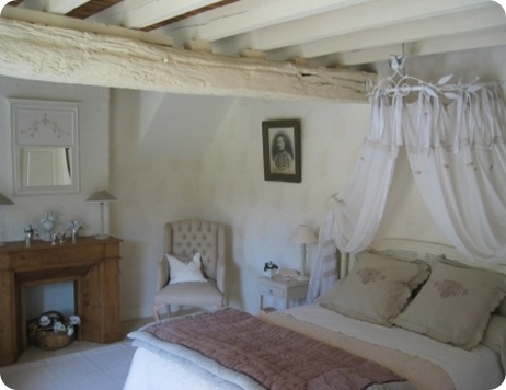 _medium_Domaine_de_la_Creuse_-_Chambre_Seringuat_-_Lit_1600x1200