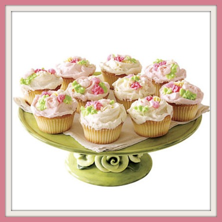 [floral-cupcakes-xl-77491023[3].jpg]