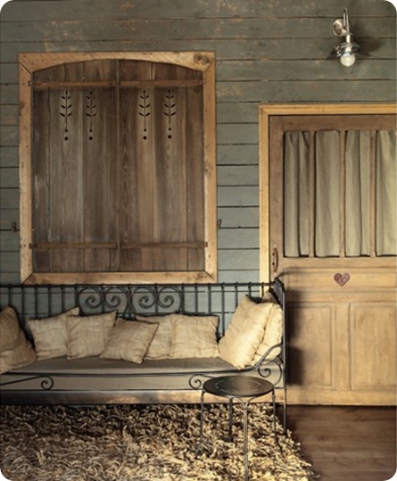 Suede_carrousel_gallery_xl (1)