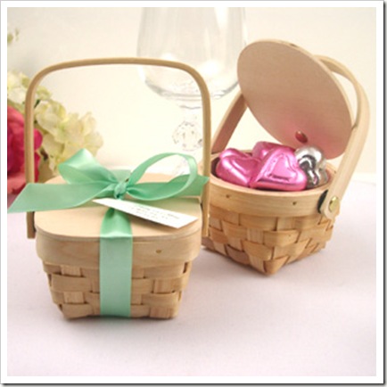 wood-picnic-basket