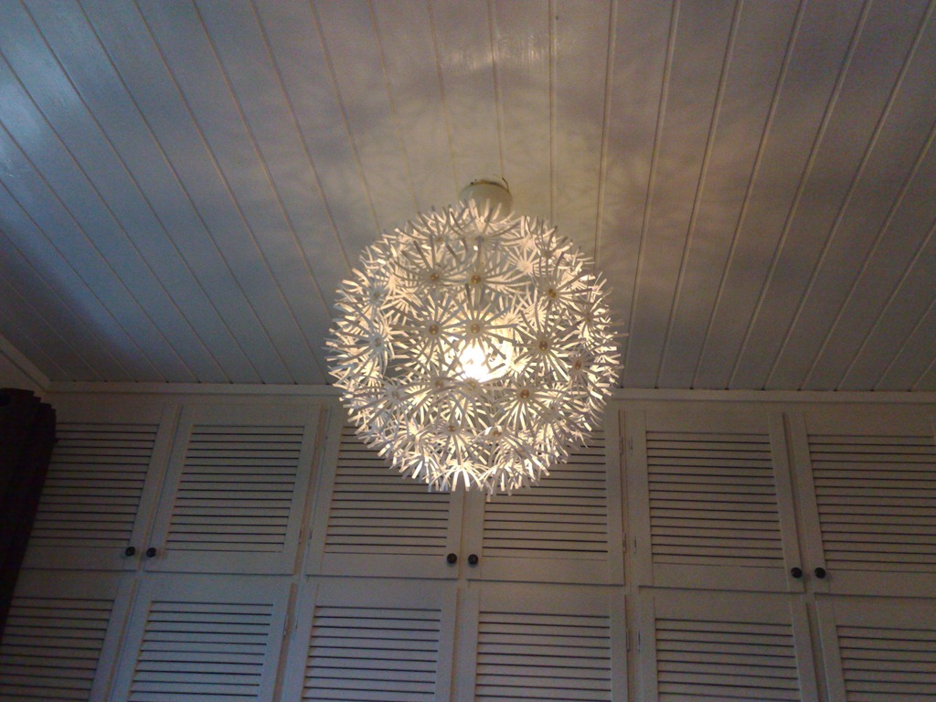 Lampe jenterom: tolixkrakk la mpe ferm living bord stoler ikea ...