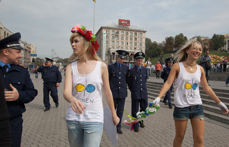  FEMEN obnażyć cyrku 