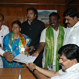 Bellari: J shantha files nomination