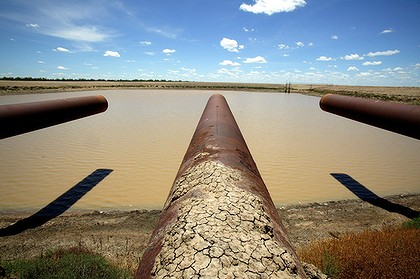 Irrigation pipes are high and dry at the drought-affected Cubbie Station cotton farm in this 2006 file picture. Photo: Robert Rough