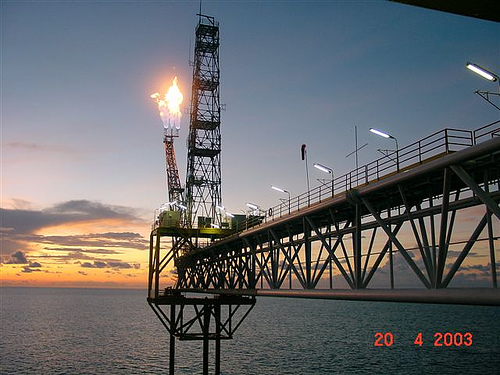 Flare boom and sunset at sea, 20 April 2003. keffandy via flickr