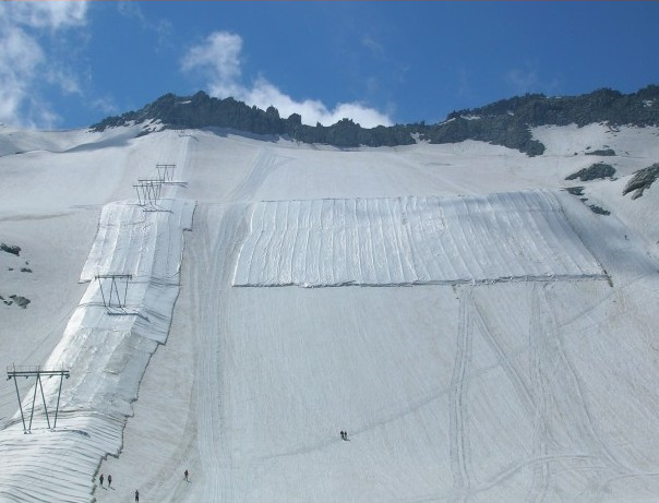 Presena glacier. We are three thousand meters high and have started coverage of the glacier with 70 thousand square meters of geotextile fabrics. Started in 2008 as a simple experiment, the intervention has now become huge, with a doubling in size, protecting it from ultraviolet rays and acting as a thermal insulator. In late season the snow layer is most often protected by at least five feet. Corriere delle Alpi Report Alessio Grosso via meteolive.leonardo.it