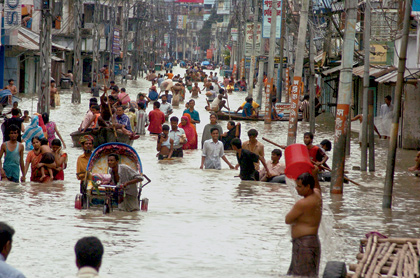 Flooding in Bangladesh, 2008. Shalliqul islam / WPN / theatlantic.com