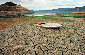 Abandoned boat in the recently dried bed of Lake Mead. Credit: Ethan Miller / Getty