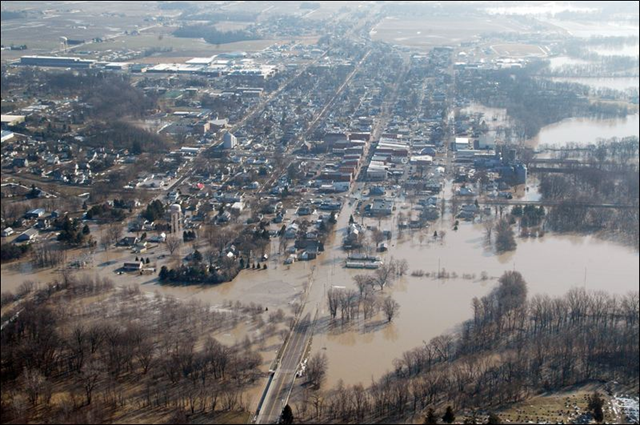 Heavy rain combined with melting snow and ice pushed the Blanchard River out of its banks, flooding Ottawa, Ohio, in Putnam County, March 2011. Jeff Eckel / toledoblade.com